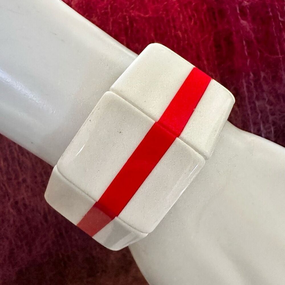 Red and white vintage stretch bangle bracelet
